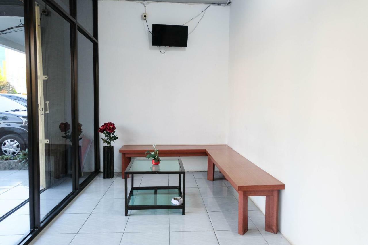 Reddoorz Near Ahmad Yani Airport 3 Hotel Semarang Bagian luar foto