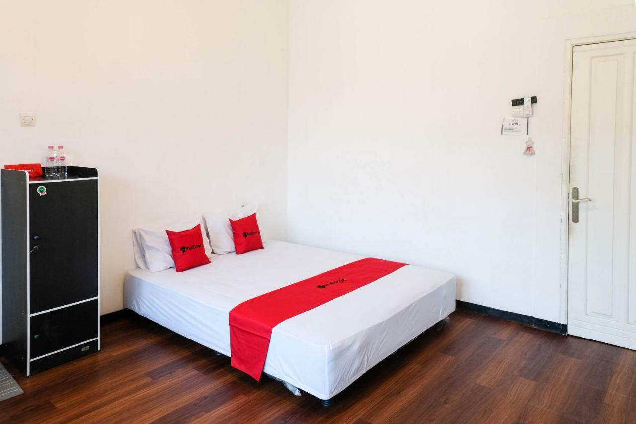 Reddoorz Near Ahmad Yani Airport 3 Hotel Semarang Bagian luar foto