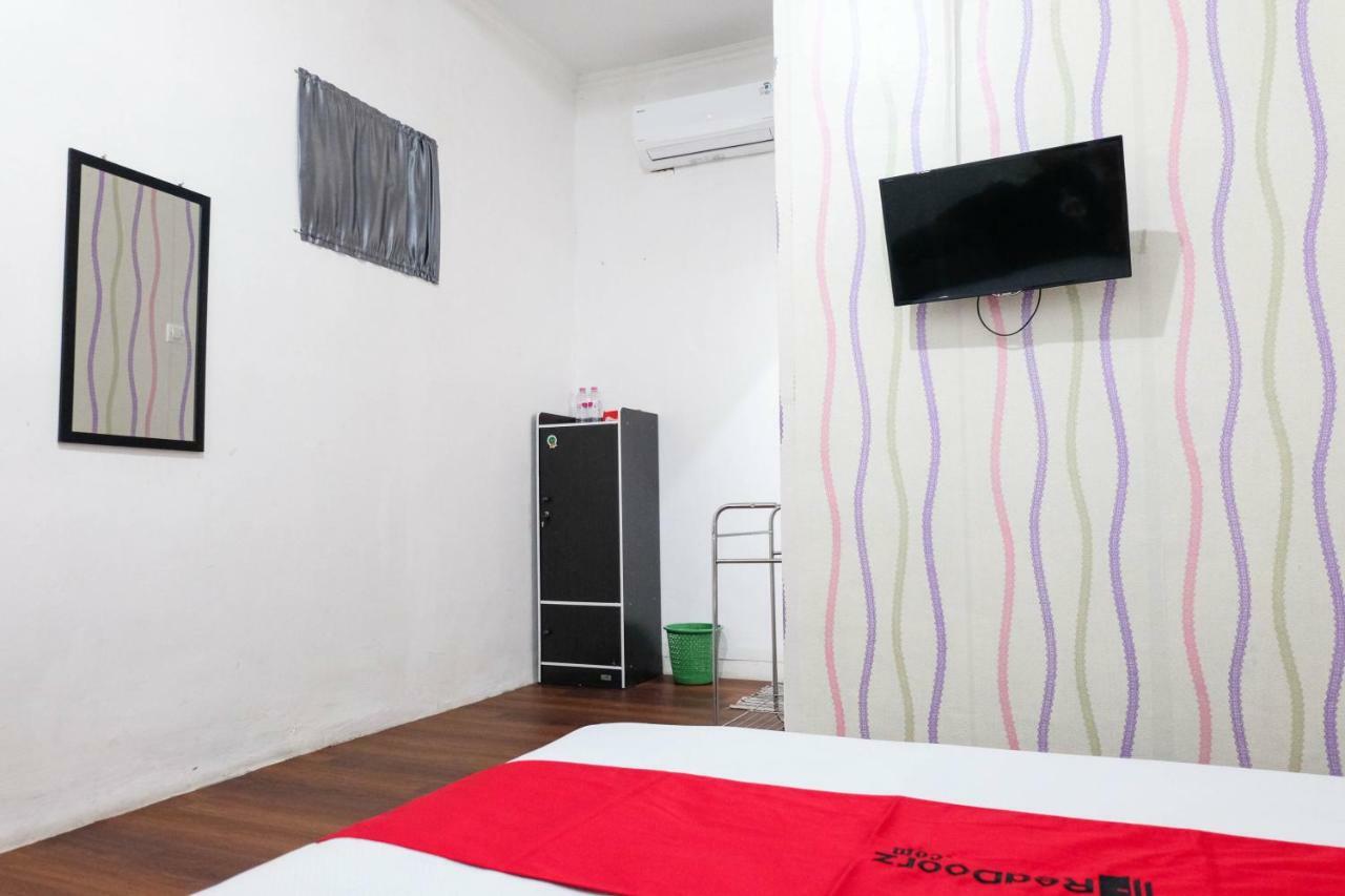 Reddoorz Near Ahmad Yani Airport 3 Hotel Semarang Bagian luar foto