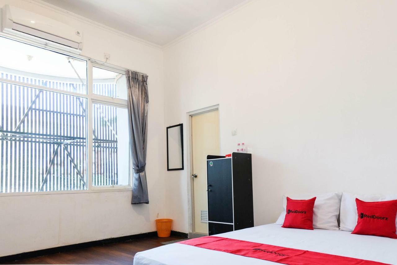 Reddoorz Near Ahmad Yani Airport 3 Hotel Semarang Bagian luar foto