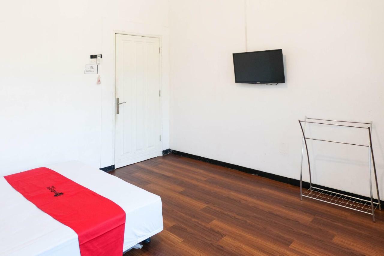 Reddoorz Near Ahmad Yani Airport 3 Hotel Semarang Bagian luar foto