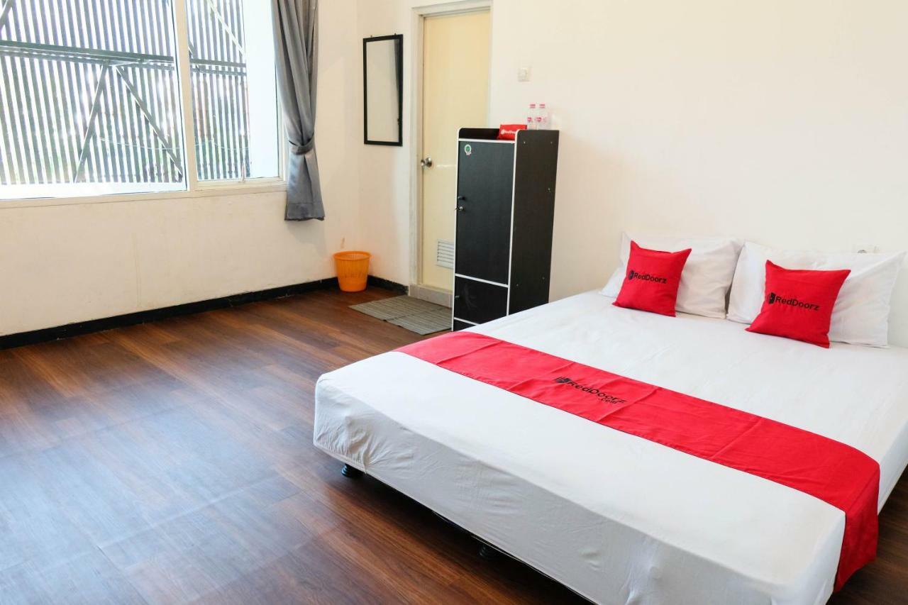 Reddoorz Near Ahmad Yani Airport 3 Hotel Semarang Bagian luar foto