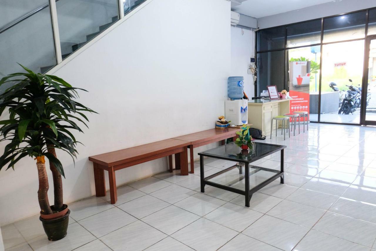 Reddoorz Near Ahmad Yani Airport 3 Hotel Semarang Bagian luar foto