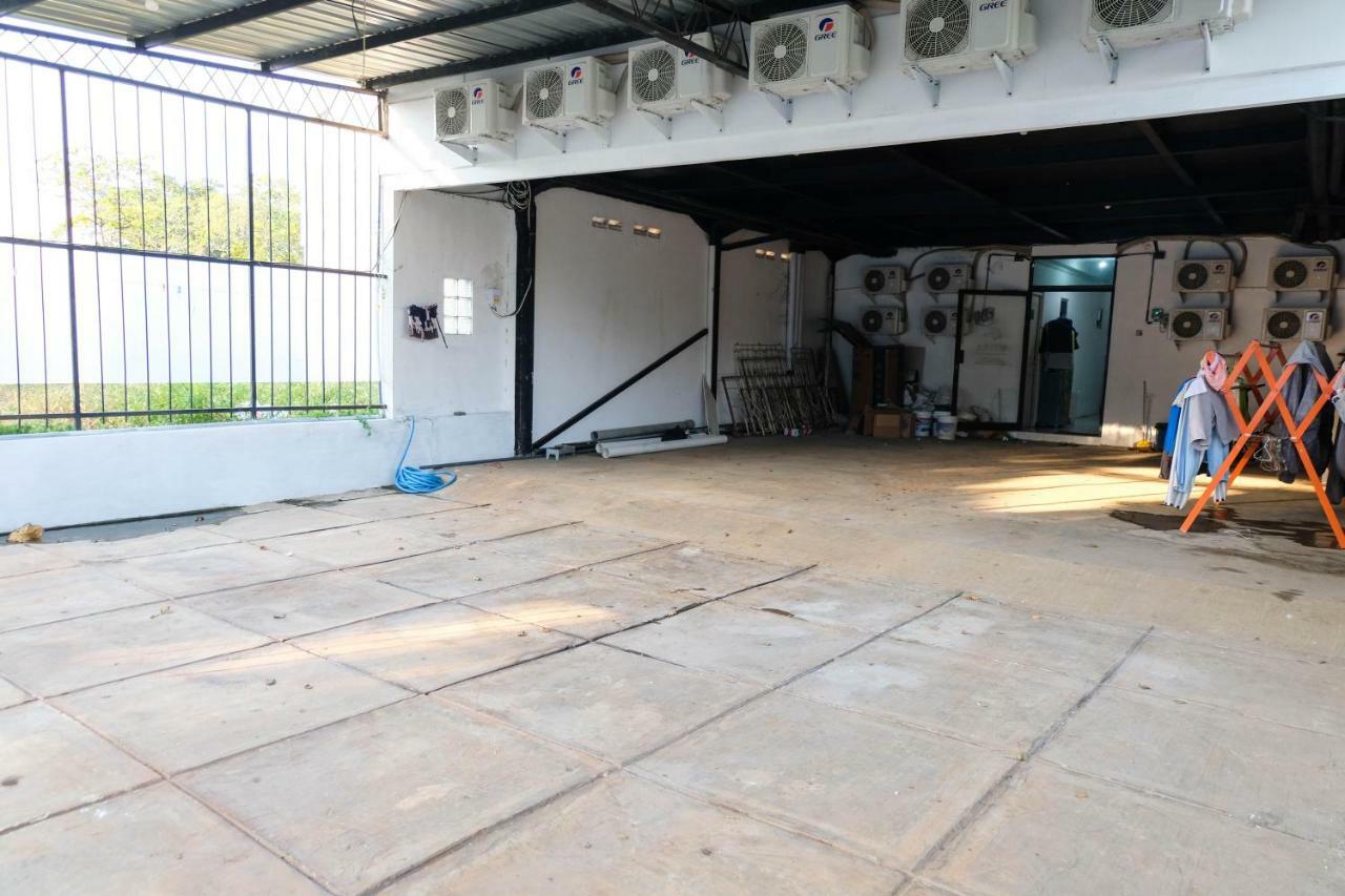 Reddoorz Near Ahmad Yani Airport 3 Hotel Semarang Bagian luar foto