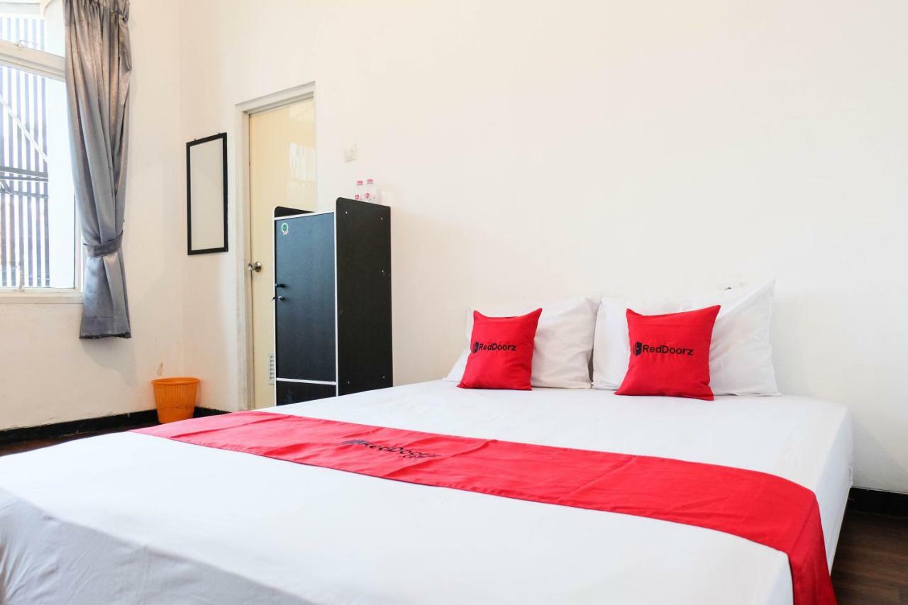 Reddoorz Near Ahmad Yani Airport 3 Hotel Semarang Bagian luar foto