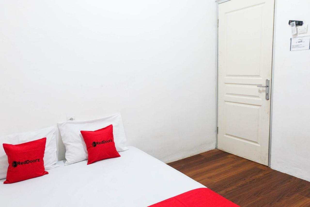 Reddoorz Near Ahmad Yani Airport 3 Hotel Semarang Bagian luar foto