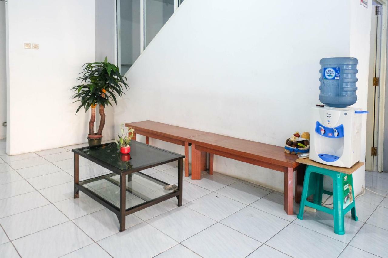 Reddoorz Near Ahmad Yani Airport 3 Hotel Semarang Bagian luar foto