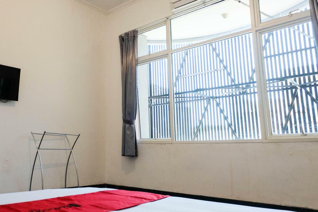Reddoorz Near Ahmad Yani Airport 3 Hotel Semarang Bagian luar foto