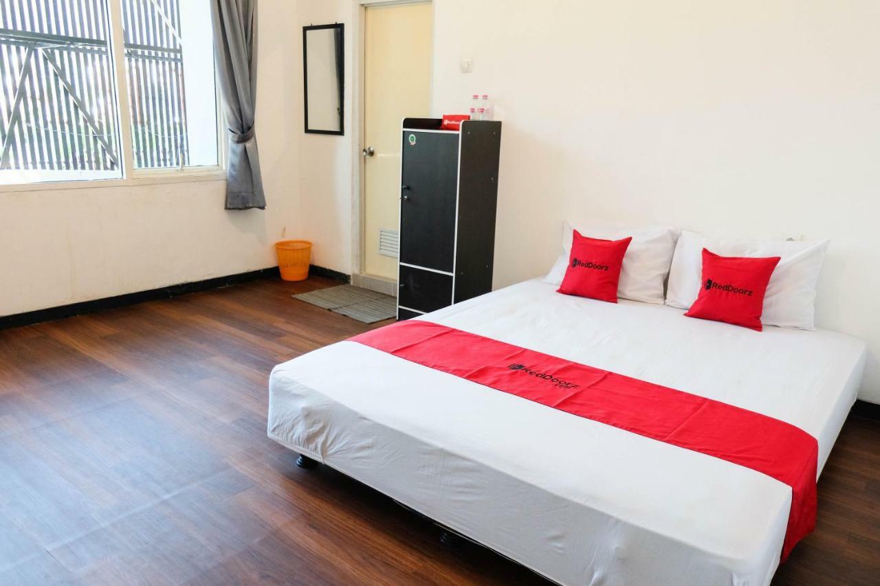 Reddoorz Near Ahmad Yani Airport 3 Hotel Semarang Bagian luar foto
