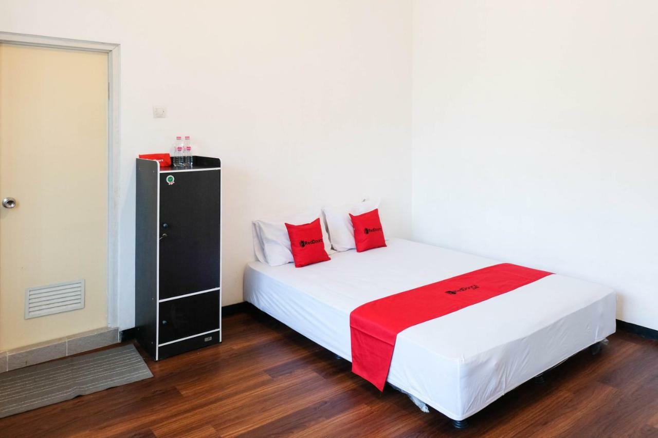 Reddoorz Near Ahmad Yani Airport 3 Hotel Semarang Bagian luar foto