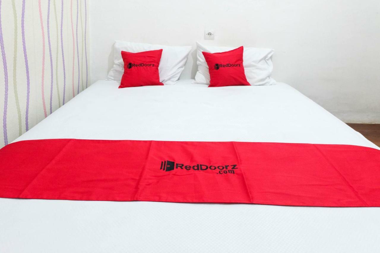 Reddoorz Near Ahmad Yani Airport 3 Hotel Semarang Bagian luar foto